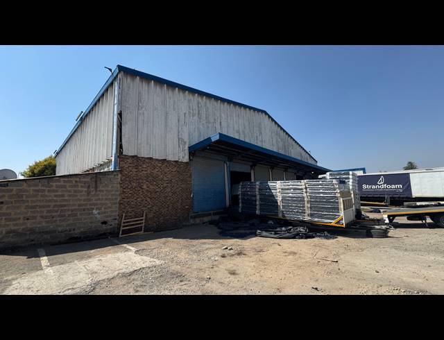 2,900M² WAREHOUSE TO LET IN KEW